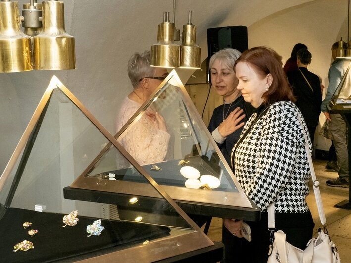 «Это не просто работы, это изобретения»: в Музее янтаря открылась выставка винтажных украшений (фото) - Новости Калининграда | Фото: Калининградский музей янтаря