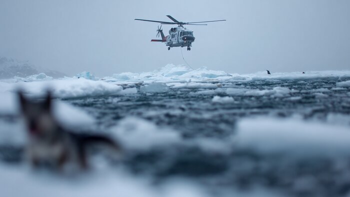 В ту ночь погиб 51 человек: как на Куршском заливе спасали тонущих рыбаков в 1994 году - Новости Калининграда | Иллюстрация: Ксения Александрова / Midjourney