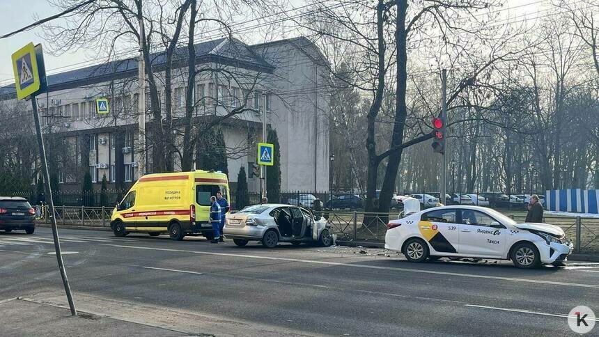 На перекрёстке в Калининграде, где в декабре сбили студенток, произошло новое серьёзное ДТП - Новости Калининграда | Фото: «Клопс»