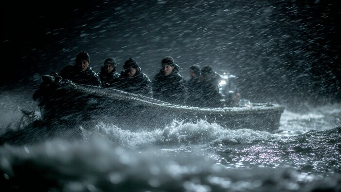 В ту ночь погиб 51 человек: как на Куршском заливе спасали тонущих рыбаков в 1994 году - Новости Калининграда | Иллюстрация: Ксения Александрова / Midjourney