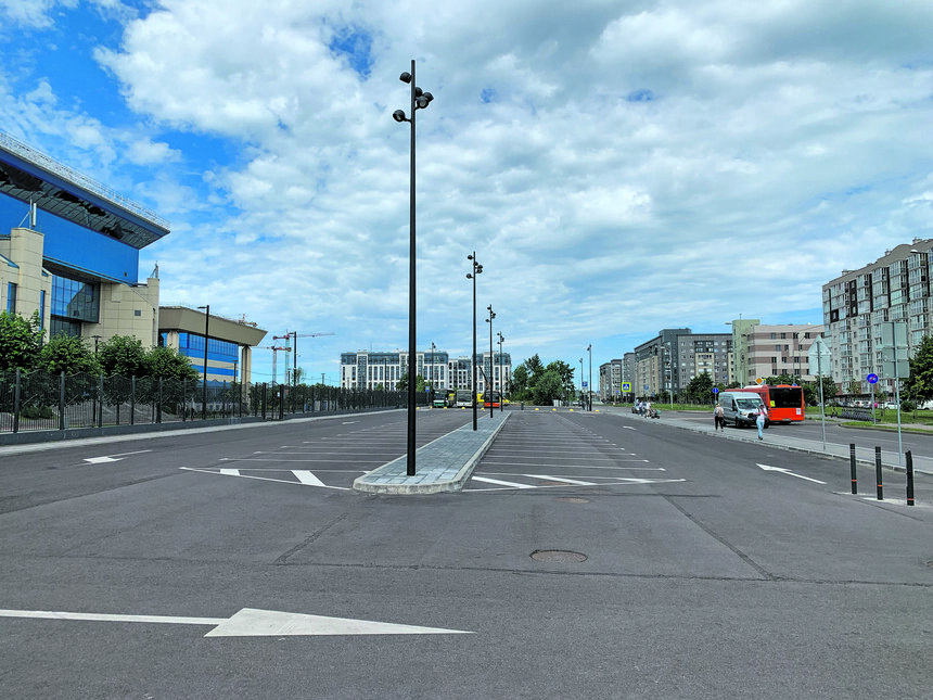 Во время массовых мероприятий в спорткомплексе местные жители остаются без парковочных мест. Существующих парковок не хватает. | Фото: архив «СК»