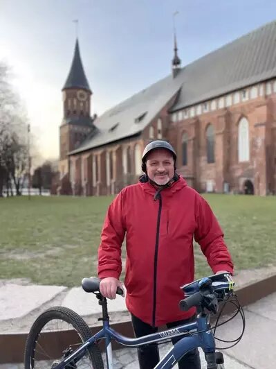 По мотивам полётов во сне: преподаватель химии из Калининграда написал велопутеводитель по городу и области (фото)   - Новости Калининграда | Фото: из архива Александра Булычёва