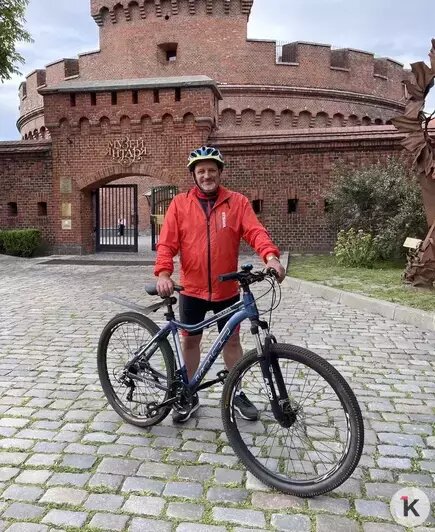 Автор путеводителя — на работе и у руля | Фото: из архива Александра Булычёва