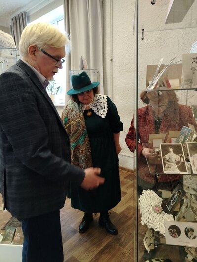 «Это же удивительно — взять историю в руки»: черняховский коллекционер показал сотни старинных открыток, посвящённых женщинам  - Новости Калининграда | Фото: Черняховский историко-художественный музей