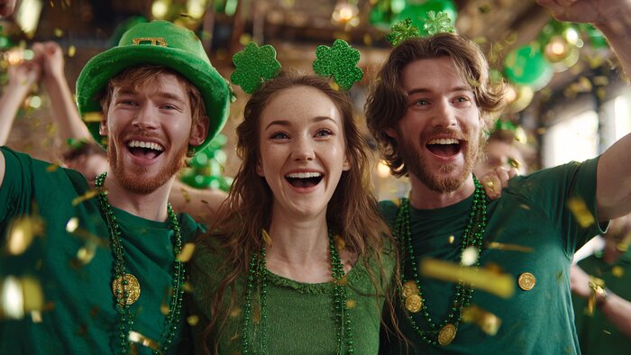 Клевер и охота на лепреконов: как в Калининграде относятся ко Дню святого Патрика - Новости Калининграда | Иллюстрация: Алиса Игонина / «Клопс»