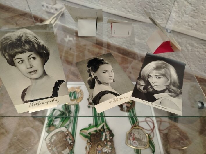 «Это же удивительно — взять историю в руки»: черняховский коллекционер показал сотни старинных открыток, посвящённых женщинам  - Новости Калининграда | Фото: Черняховский историко-художественный музей