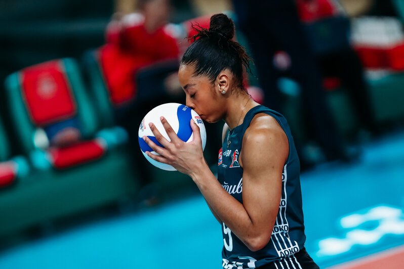 Моменты игры. | Фото: ВК «Локомотив»