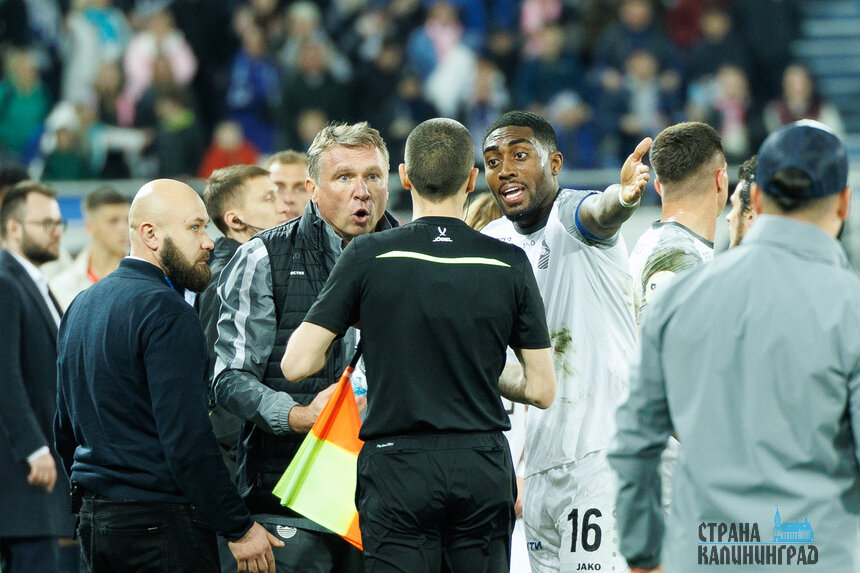 Эмоции на этом матче зашкаливали. Потасовка между тренерами - не каждый день такое увидишь. | Фото: Александр Мелехов