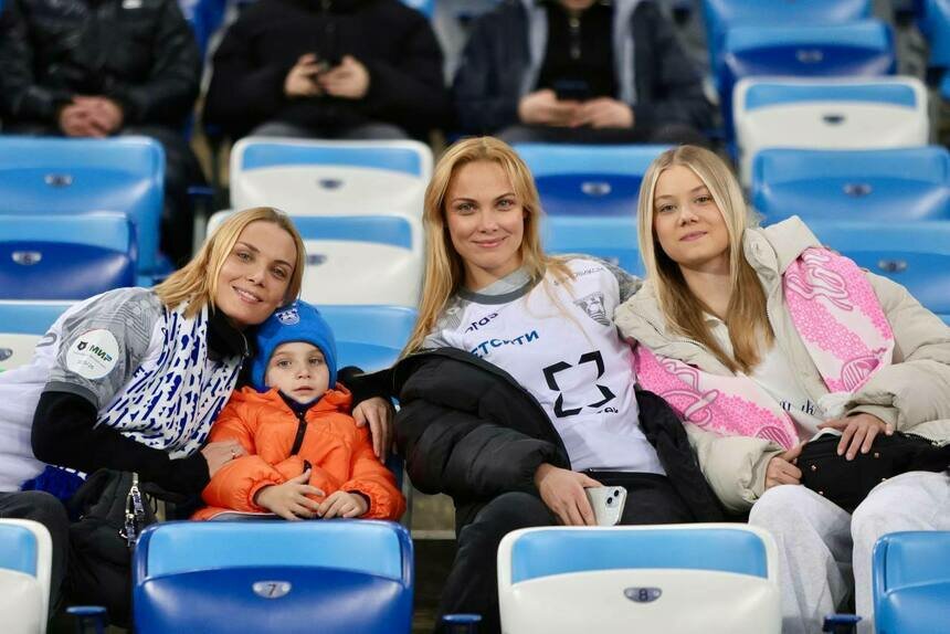 В Калининграде на трибунах матча «Балтики» и ЦСКА заметили сестёр Арнтгольц - Новости Калининграда | Фото: канал ФК «Балтика» / Телеграм