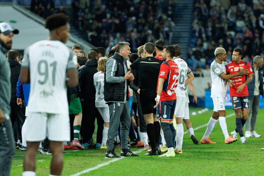 Матч между «Балтикой» и ЦСКА запомнится не только важной победой хозяев, но и массовой потасовкой в компенсированное время | Фото: Александр Мелехов