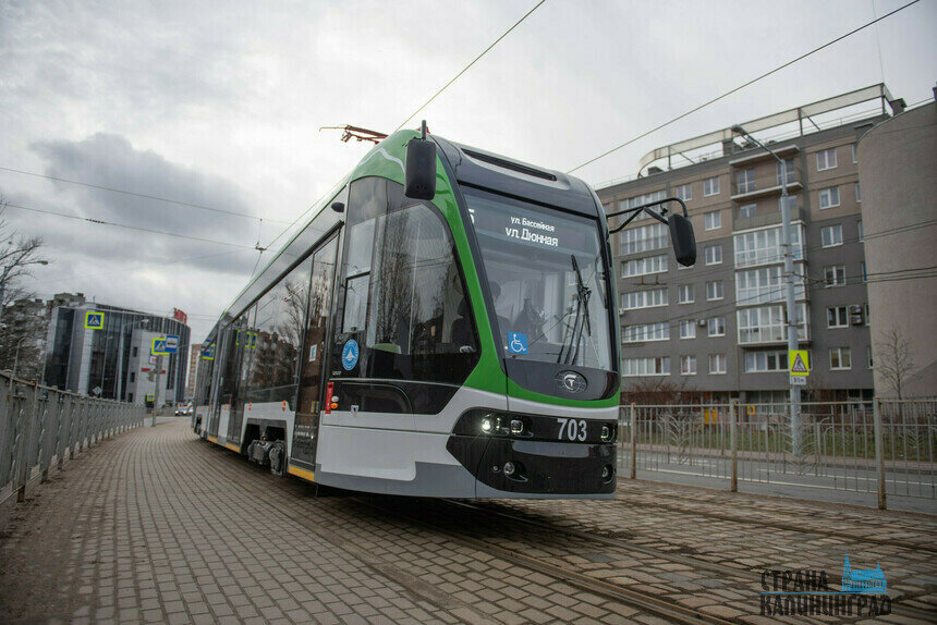 Высокие платформы для остановок трамваев уже есть на ул. 9 Апреля | Фото: Александр Мелехов