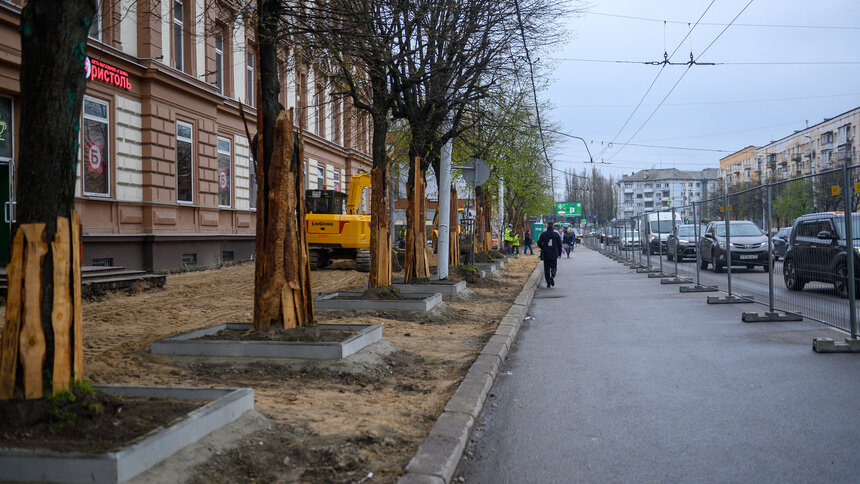 В 2025 году власти отремонтировали тротуар в начале Ленинского проспекта, теперь очередь за центральной частью | Фото: архив «СК»