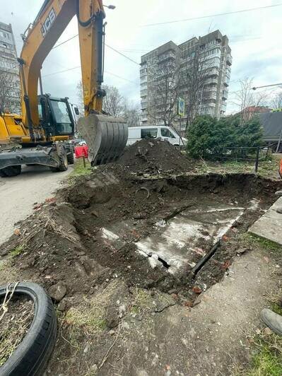 46 жилых домов остались без горячей воды: подробности ЧП на территории калининградского лицея, где прорвало трубу - Новости Калининграда | Фото: телеграм-канал Елены Дятловой