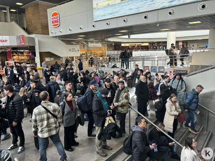 Ждали гостиницу до утра: как провели ночь в Пулково пассажиры задержанного рейса в Калининград (фото, видео)   - Новости Калининграда | Фото: Кристина П.