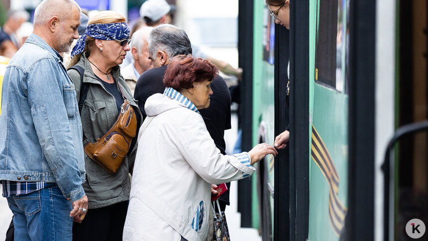 В Калининграде увеличили число автобусов на двух маршрутах, но ждать транспорта приходится полчаса и более - Новости Калининграда | Фото: Александр Подгорчук / Архив «Клопс»