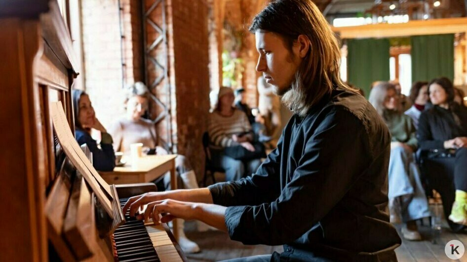 Музыкант Дмитрий Каминский стал полноправным участником проекта | Фото: Александр Матвеев