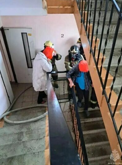 Пострадали двое, среди них 5-летний ребёнок: в Калининграде вспыхнула квартира в многоэтажке - Новости Калининграда | Фото: МЧС региона