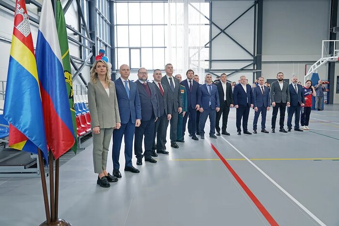 На церемонию приехали губернатор, министр спорта области, именитые спортсмены и инвестор | Фото: правительство Калининградской области