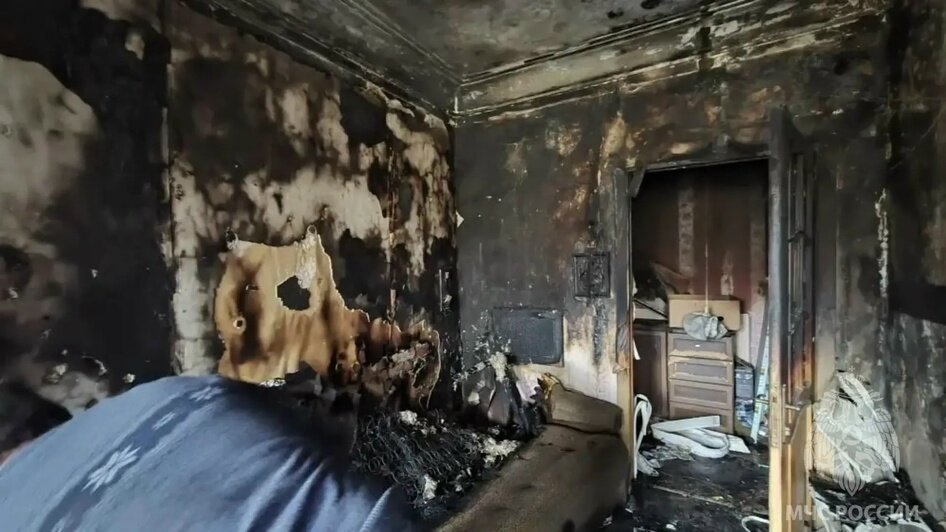 В Балтийске загорелась квартира в двухэтажном доме: из здания эвакуировали четверых жильцов - Новости Калининграда | Фото: группа МЧС России по Калининградской области / «ВКонтакте»