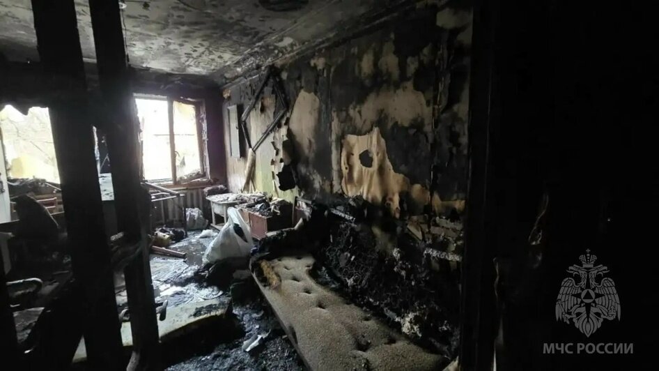 В Балтийске загорелась квартира в двухэтажном доме: из здания эвакуировали четверых жильцов - Новости Калининграда | Фото: группа МЧС России по Калининградской области / «ВКонтакте»