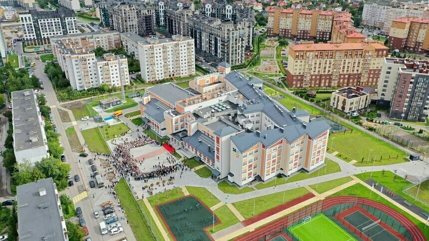 Отдельное внимание - развитию социальной инфраструктуры области, в том числе модернизации системы образования | Фото: Калининградское отделение "Единой России"