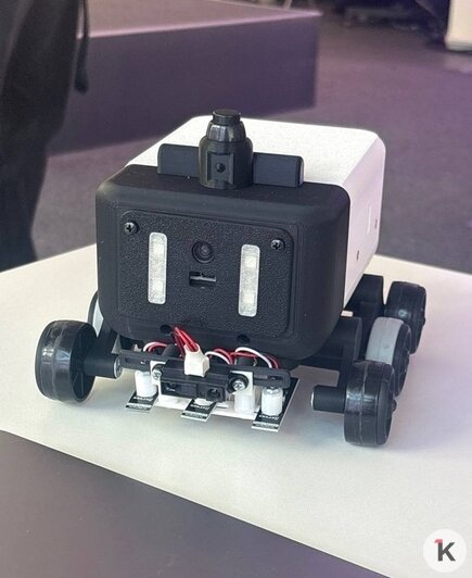 Робот, которого программировали на олимпиаде, был «поменьше кошки» | Фото: Фёдор Плаксин