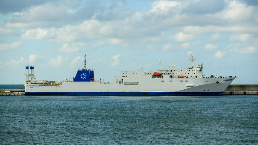Из Усть-Луги в Калининград ходит грузопассажирский паром "Антей" | Фото: Александр Мелехов
