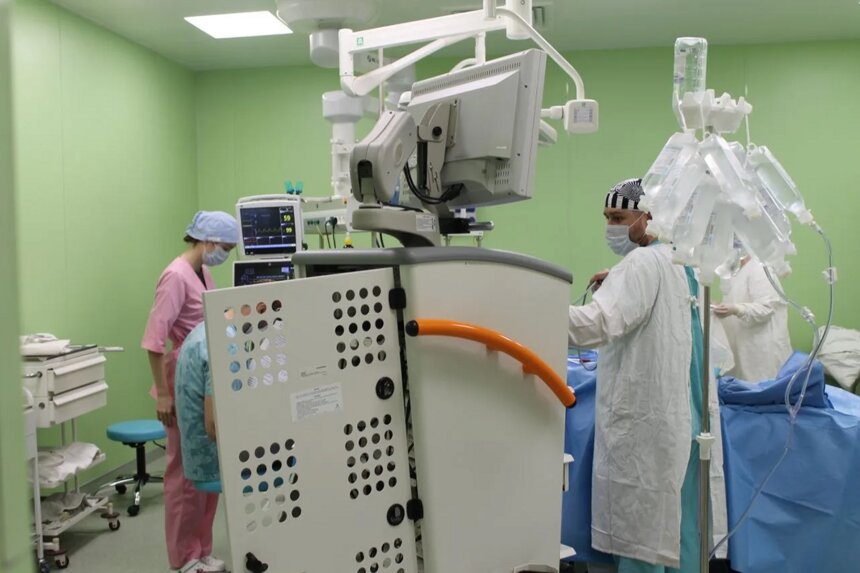 Благодаря слаженным действиям медиков кисть, которую пришлось собирать буквально по частям, удалось сохранить | Фото: правительство Калининградской области