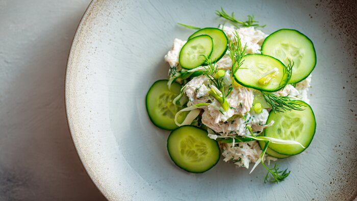 Приводим фигуру в порядок перед летним сезоном: 3 лёгких салата, которые одобрят диетолог и тренер   - Новости Калининграда | Иллюстрация: Ксения Александрова / Midjourney