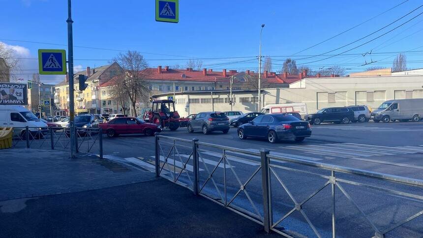 В Калининграде перестали работать светофоры на крупном перекрёстке Советского проспекта, на дороге хаос - Новости Калининграда | Фото: «Клопс»