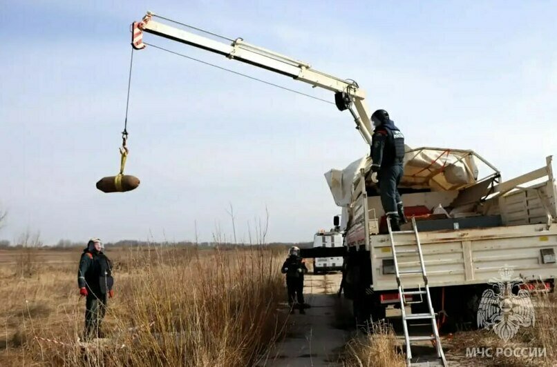 В Калининградской области уничтожили шесть авиабомб времён войны (фото) - Новости Калининграда | Фото: МЧС региона