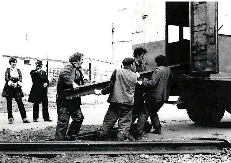 «Тогда восстанавливали, сегодня развиваем»: в «Калининград-ГорТрансе» сравнили ремонт трамвайных путей 40 лет назад и сейчас (фото) - Новости Калининграда | Фото: канал АО «Калининград-ГорТранс» / Телеграм