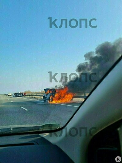 Ушедшая под землю парковка в Балтийске и пылающий автомобиль: 5 событий, которые обсуждали в выходные   - Новости Калининграда | Фото: очевидец