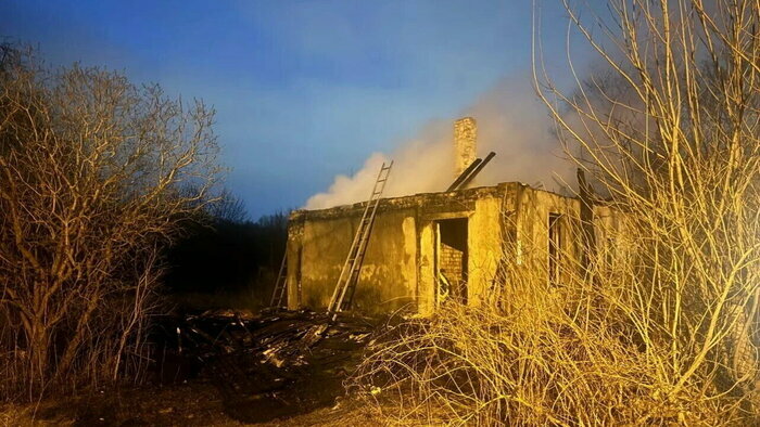 Ушедшая под землю парковка в Балтийске и пылающий автомобиль: 5 событий, которые обсуждали в выходные   - Новости Калининграда | Фото: пресс-служба МЧС по Калининградской области