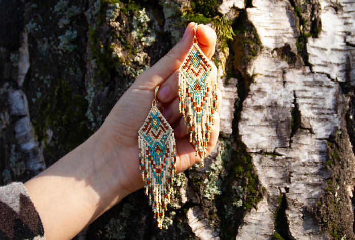 Серьги с бахромой с фирменным рисунком | Фото: Маргарита Юркова