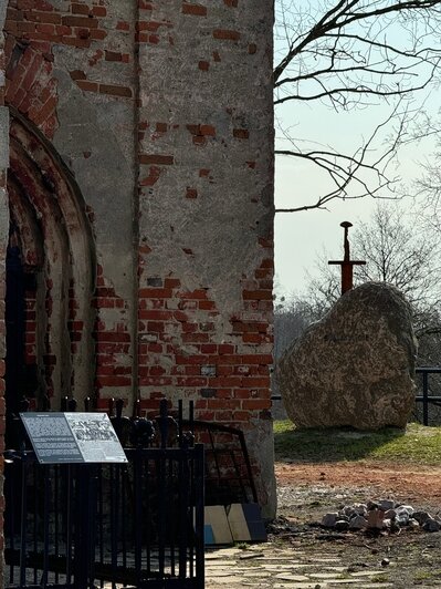 Балтийский Экскалибур: в Калининградской области появился памятник, посвящённый древнему вождю пруссов  - Новости Калининграда | Фото: сообщество «Кирха Рудау. Парк-Музей» // «ВКонтакте»