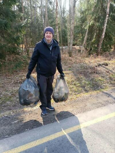 На Куршской косе ищут «неандертальца», закидавшего обочины в нацпарке банками из-под энергетиков (фото) - Новости Калининграда | Фото: канал национального парка «Куршская коса» / Телеграм