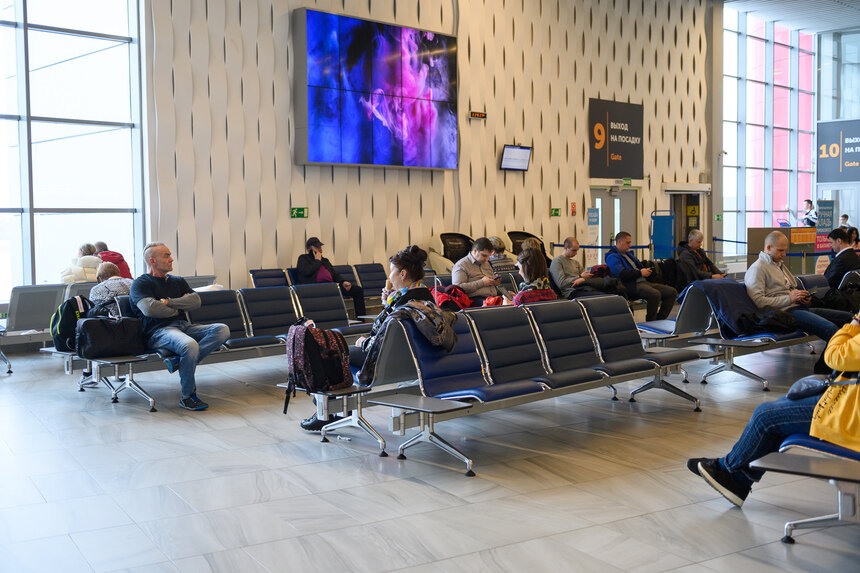 Не менее важная проблема последнего времени - задержки и переносы авиарейсов | Фото: Александр Мелехов