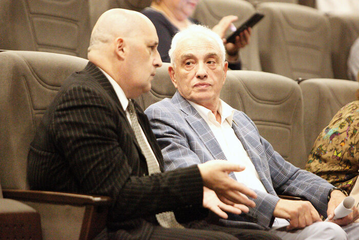 Заслуженный врач РФ Вайсбейн преподаёт студентам хирургические дисциплины  | Фото: БФУ им. И. Канта