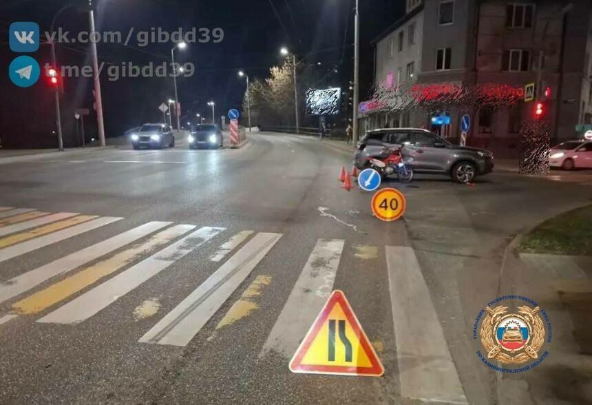 В Калининграде подросток на питбайке выехал на красный и врезался в кроссовер - Новости Калининграда | Фото: канал Госавтоинспекции Калининградской области / Телеграм