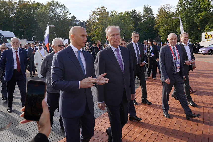 Участников форума приветствовали помощник президента РФ Николай Патрушев и губернатор Алексей Беспрозванных | Фото: правительство Калининградской области