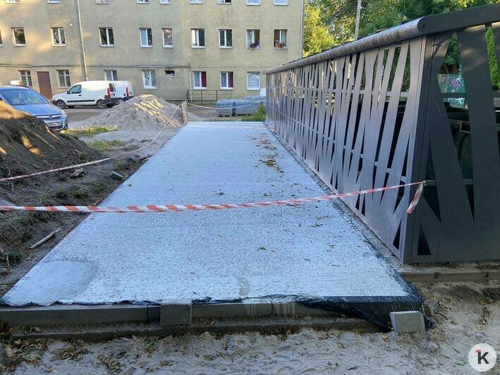 Приучили к цивилизации, а вернулась дикость: калининградцы оставляют пакеты на месте бывшей мусорки и возле урн (фото)   - Новости Калининграда | Фото: очевидец