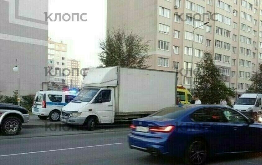 В Калининграде на Аксакова мотоциклист угодил под фургон - Новости Калининграда | Фото очевидцев