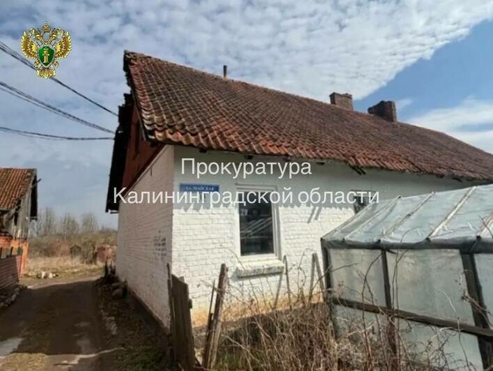 Черепица сползает, стропила гниют: в Полесском районе через суд добились ремонта крыши дома   - Новости Калининграда | Фото: прокуратура Калининградской области