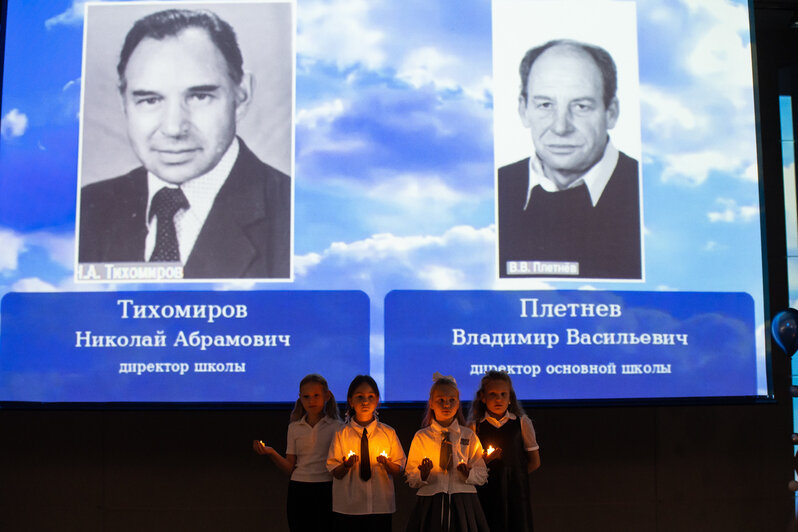 В школе мы оказались во время празднования Дня учителя, на который пригласили всех педагогов-ветеранов | Фото: Александр Подгорчук
