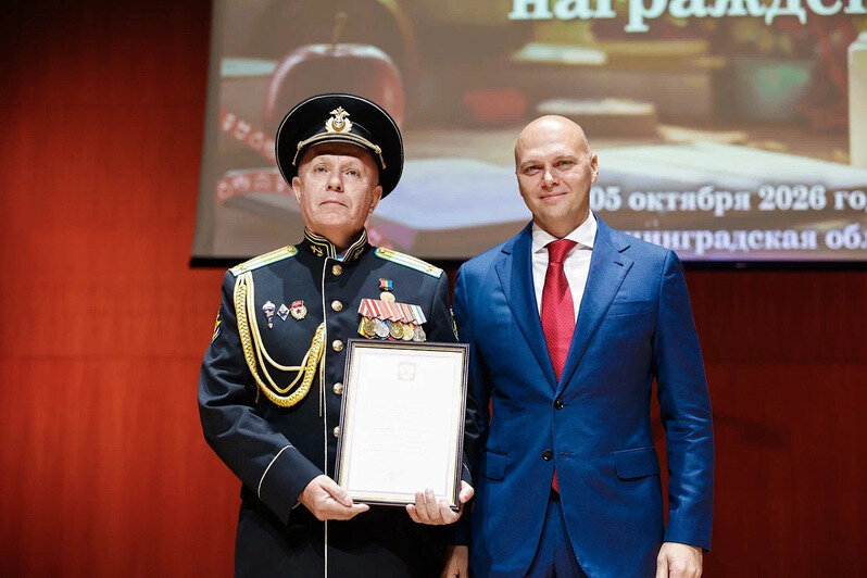 Алексей Беспрозванных вручил 51 награды, 10 жилищных сертификатов и 13 сертификатов на единовременную выплату | Фото: правительство Калининградской области