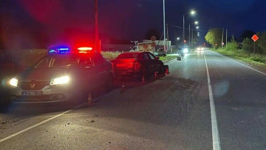 В Полесском районе Škoda выехала на встречку, столкнулась с Mazda и отлетела в фонарный столб - Новости Калининграда | Фото: Госавтоинспекция Калининградской области
