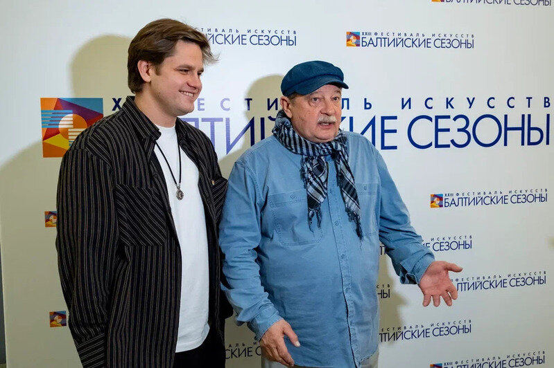 Исполнитель роли Сарафонова  Леонид Громов рассказал, что на старался подражать сыгравшему этого героя в кино Евгению Леонову  | Фото: пресс-служба Калининградского драмтеатра