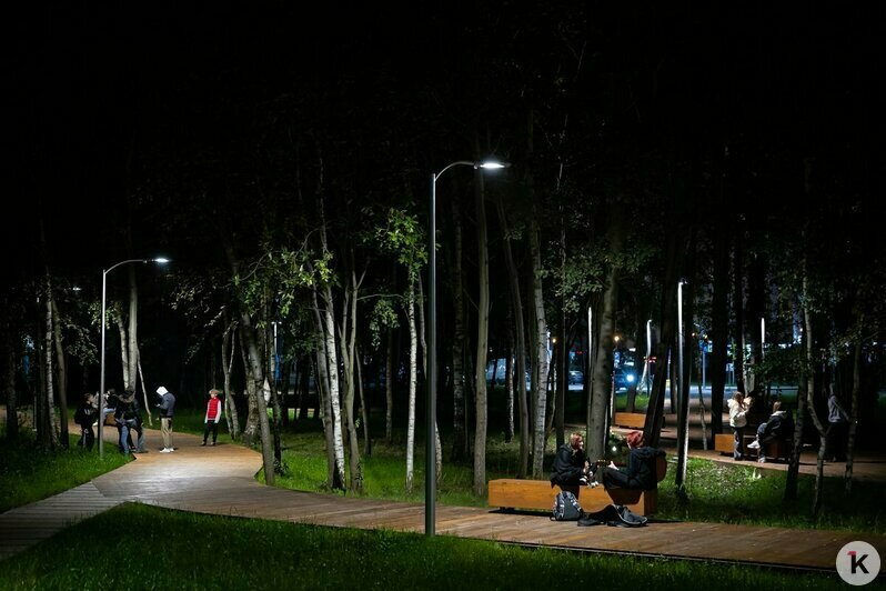 Народу много даже ночью: в Калининграде открыли сквер на Аксакова (фоторепортаж) - Новости Калининграда | Фото: Александр Подгорчук / «Клопс»