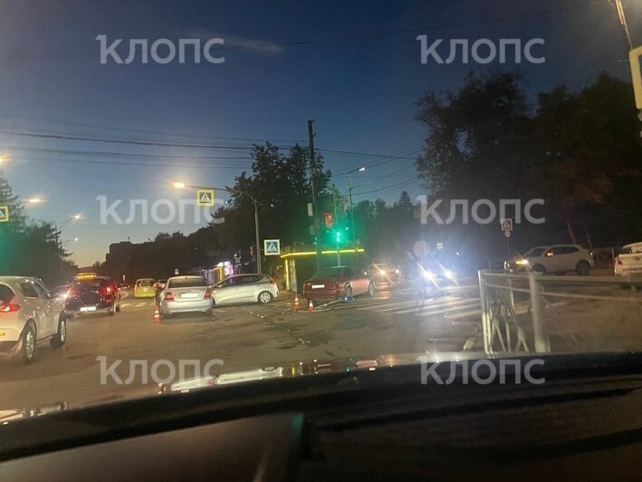 6 аварий и массовый завал: Калининград во вторник вечером встал в 8-балльных пробках - Новости Калининграда